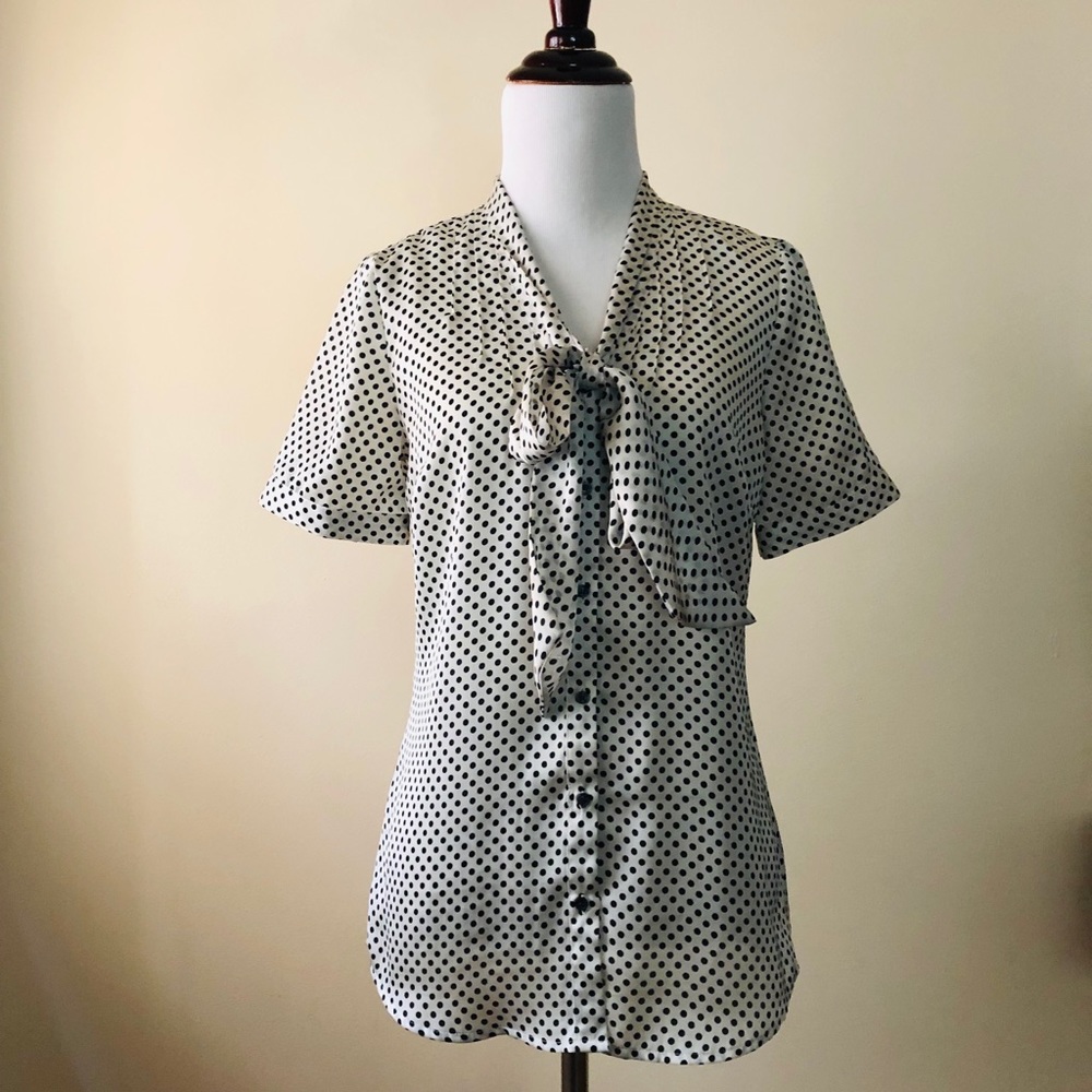 SOLD ⭐️⭐️Black/white blouse